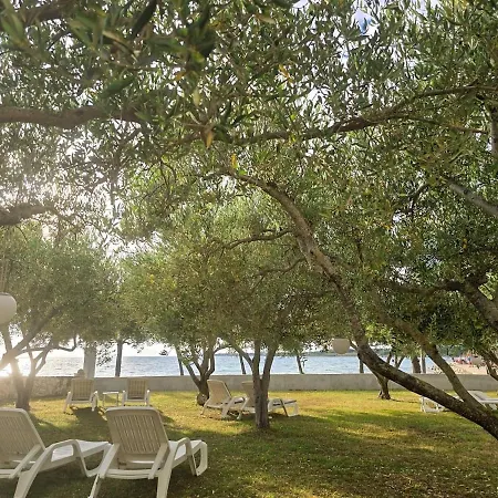 Olea 1930 - Beachfront With 2 Single Beds