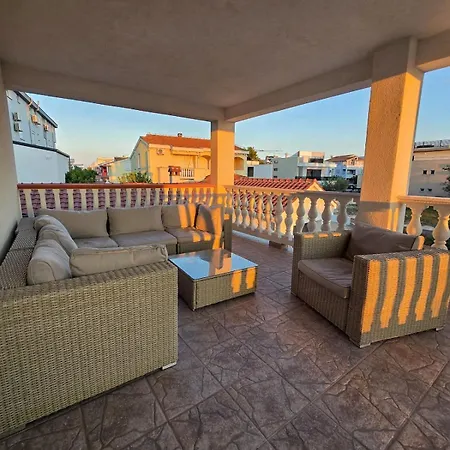 Olea 1930 - Beachfront With 2 Single Beds *